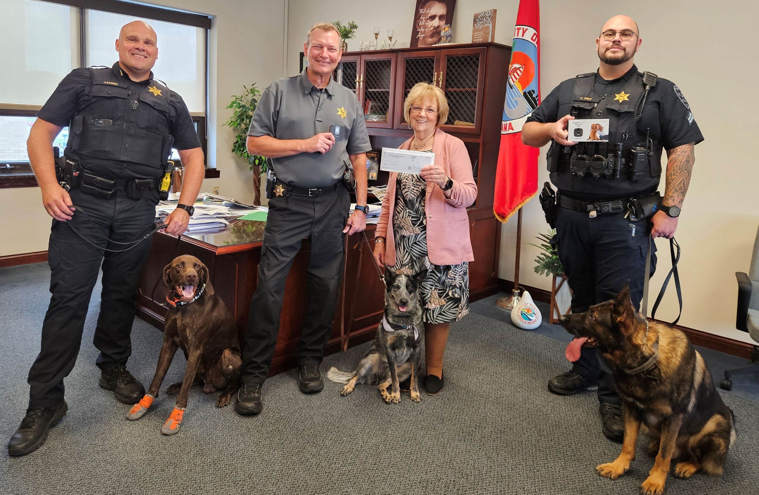 PPD K-9 receiving donation from Charity Event